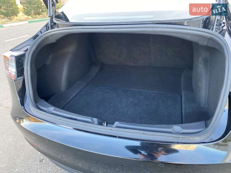 Седан Tesla Model 3 2019 в Одесі