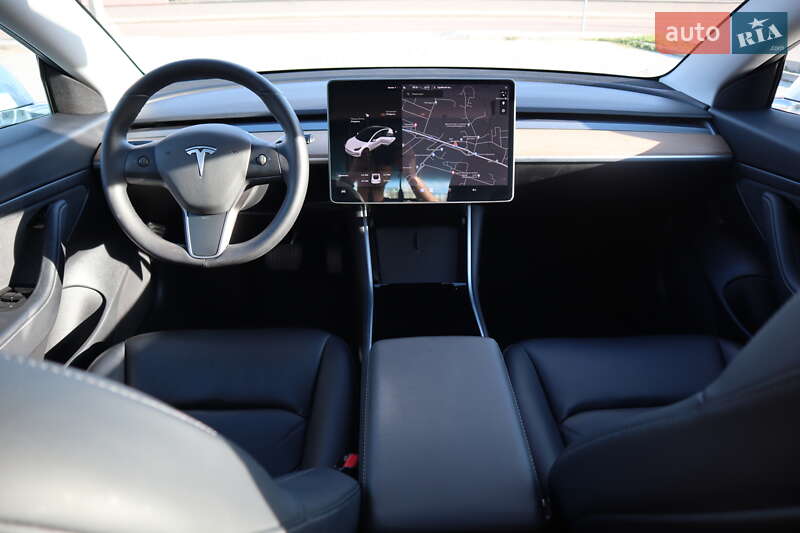 Седан Tesla Model 3 2020 в Дрогобыче
