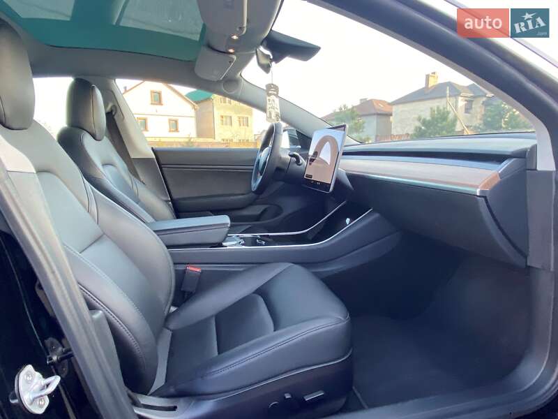 Седан Tesla Model 3 2019 в Одесі