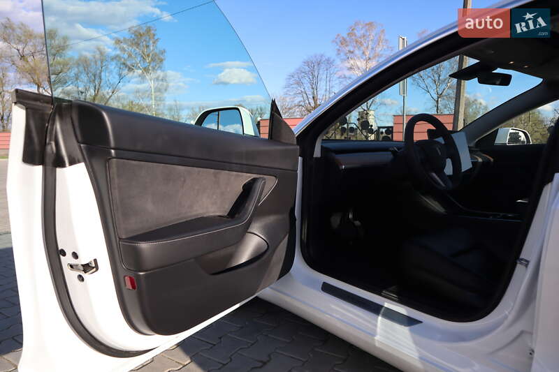 Седан Tesla Model 3 2020 в Дрогобыче