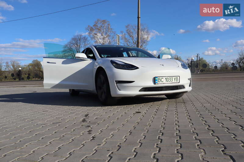 Седан Tesla Model 3 2020 в Дрогобыче