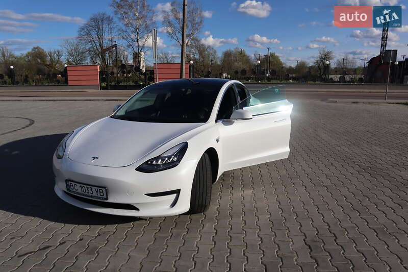 Седан Tesla Model 3 2020 в Дрогобыче