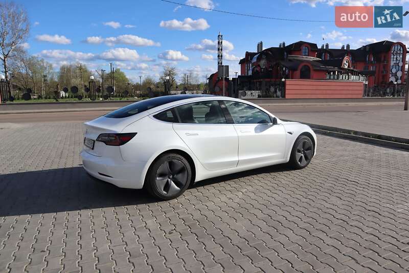 Седан Tesla Model 3 2020 в Дрогобыче