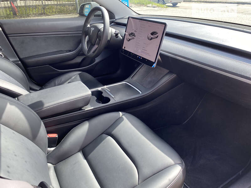 Седан Tesla Model 3 2020 в Львові