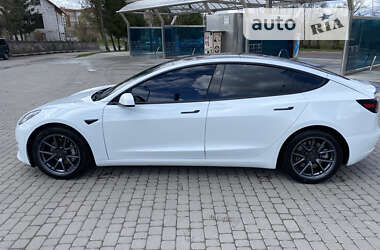 Седан Tesla Model 3 2020 в Львове