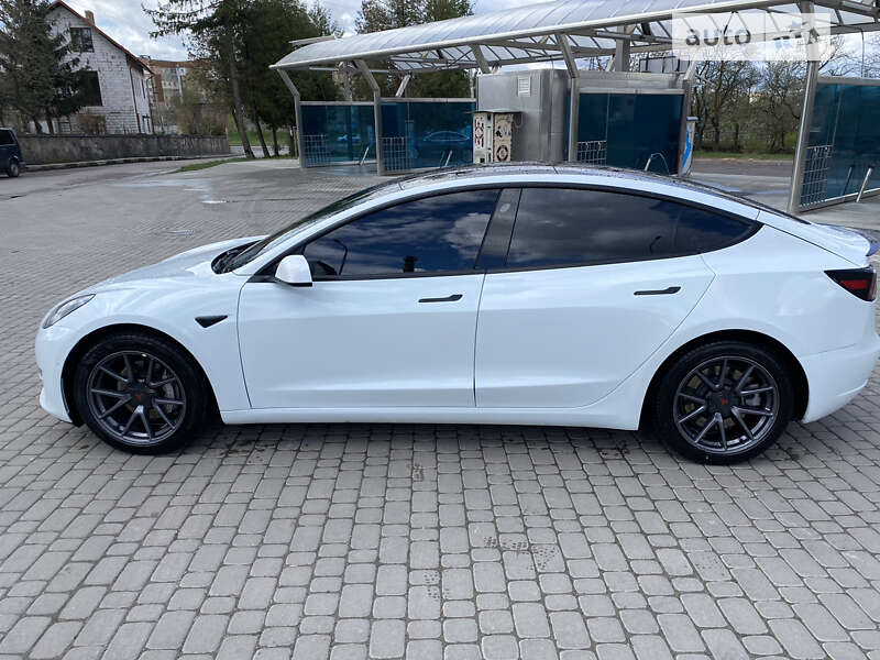 Седан Tesla Model 3 2020 в Львові