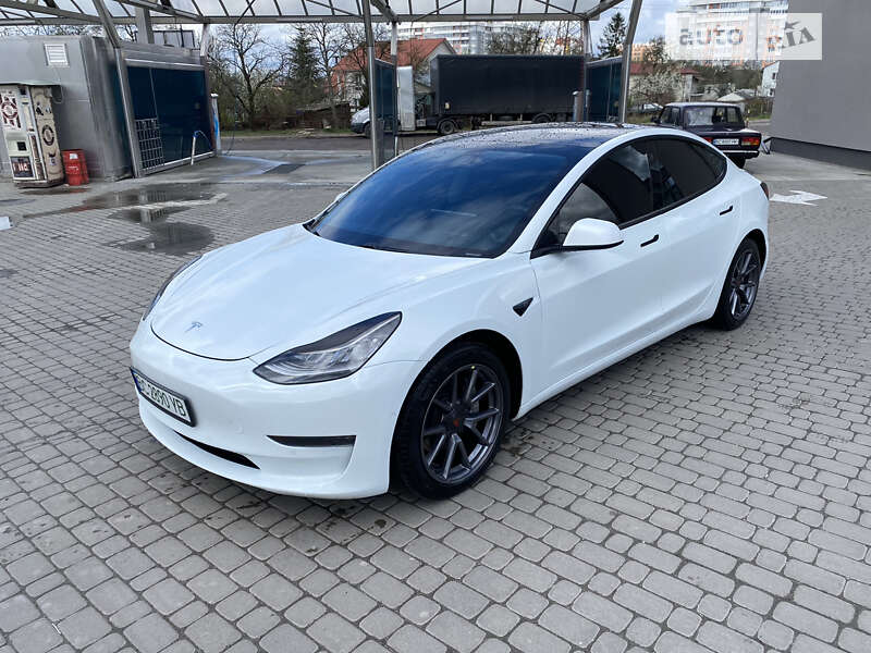Tesla Model 3 2020