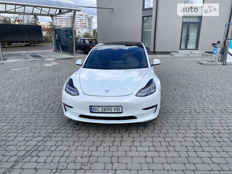 Седан Tesla Model 3 2020 в Львові