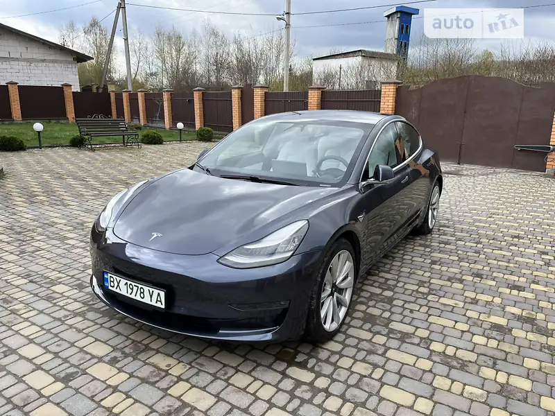 Седан Tesla Model 3 2020 в 