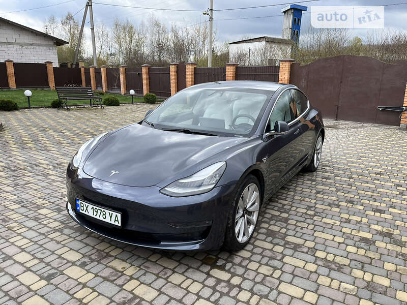 Tesla Model 3 2020