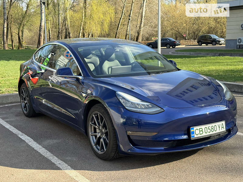 Седан Tesla Model 3 2018 в Чернигове