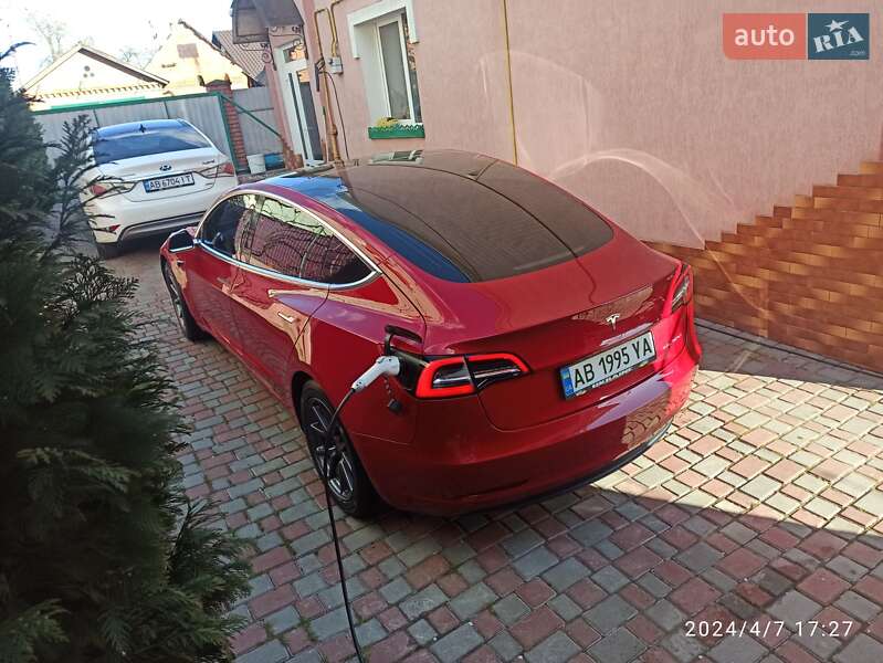 Седан Tesla Model 3 2019 в Виннице