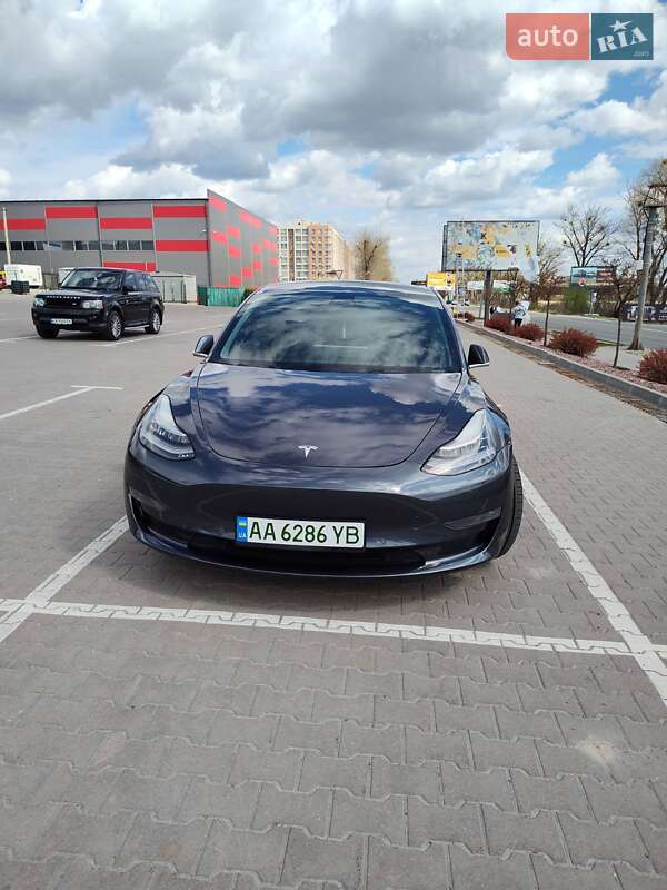 Седан Tesla Model 3 2019 в Киеве