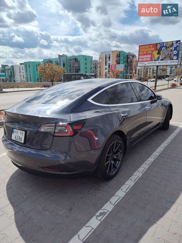 Седан Tesla Model 3 2019 в Киеве
