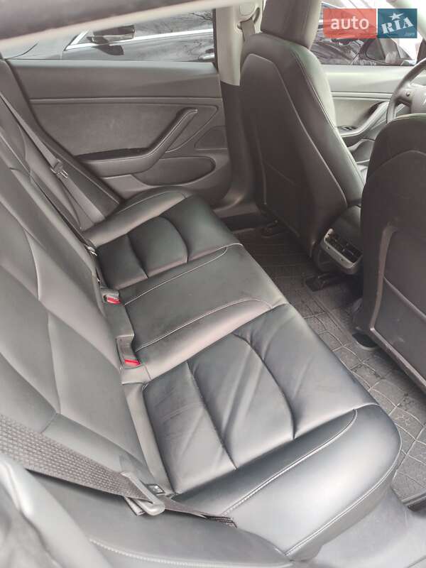 Седан Tesla Model 3 2019 в Киеве