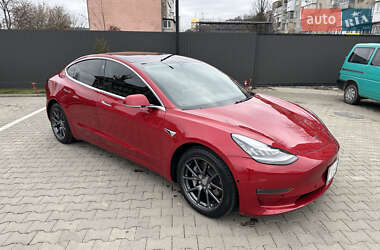 Седан Tesla Model 3 2018 в Чернівцях