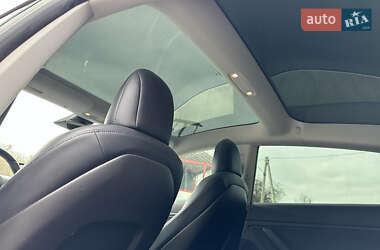 Седан Tesla Model 3 2018 в Чернівцях