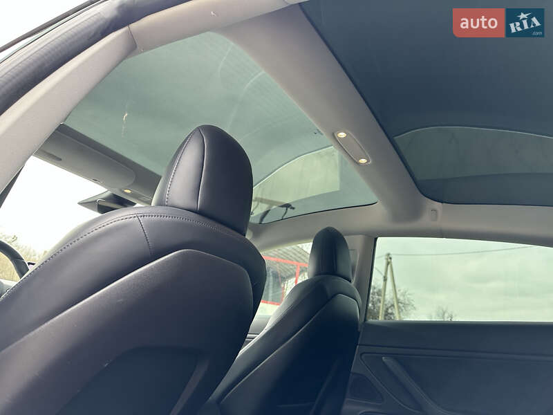 Седан Tesla Model 3 2018 в Черновцах