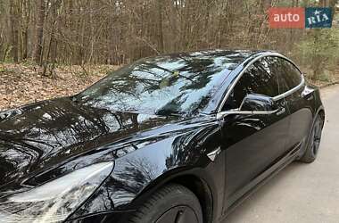 Седан Tesla Model 3 2019 в Львове