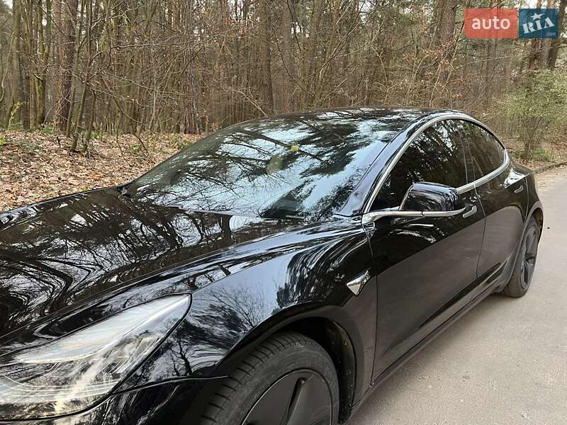 Седан Tesla Model 3 2019 в Львові