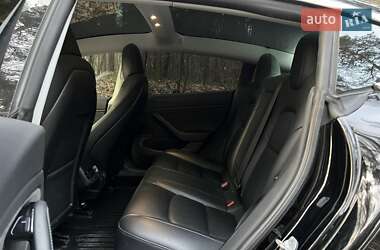 Седан Tesla Model 3 2019 в Львове