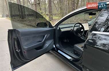 Седан Tesla Model 3 2019 в Львове