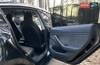 Седан Tesla Model 3 2019 в Львове
