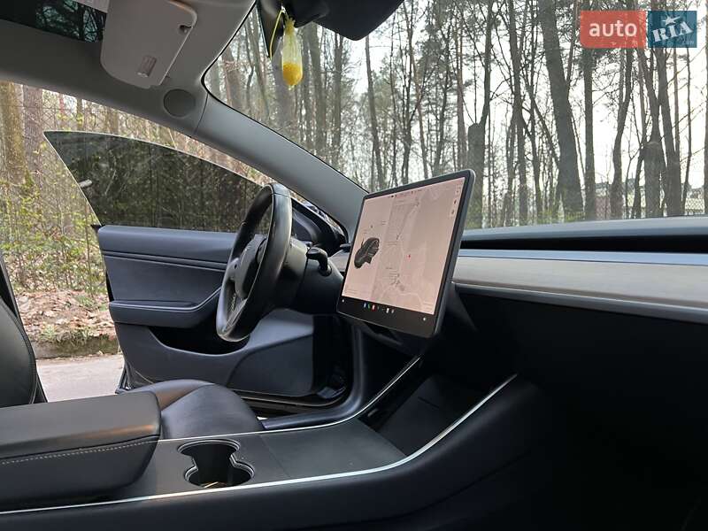 Седан Tesla Model 3 2019 в Львові