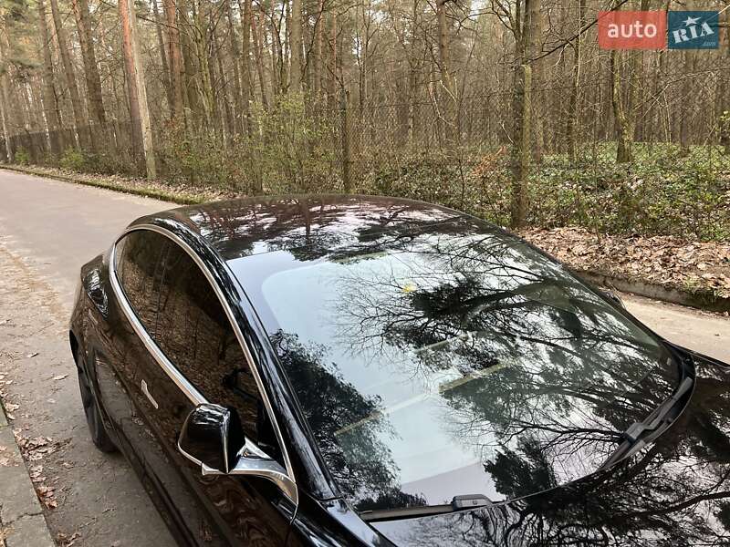 Седан Tesla Model 3 2019 в Львові