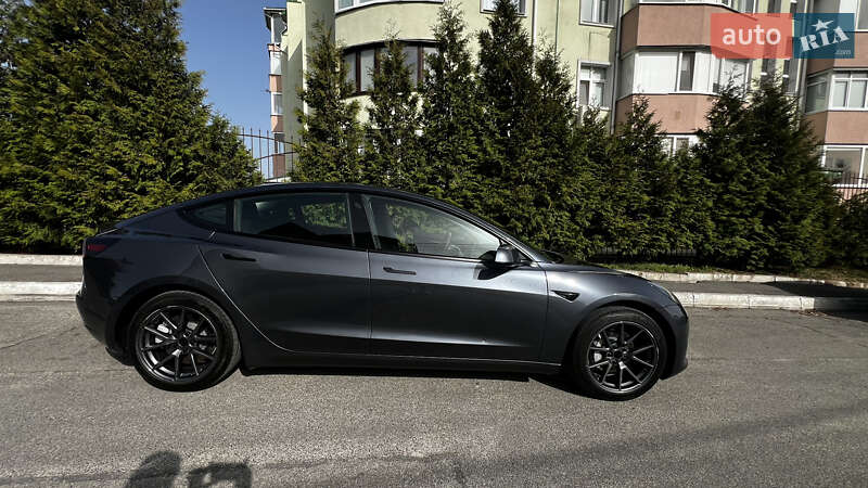 Седан Tesla Model 3 2022 в Киеве