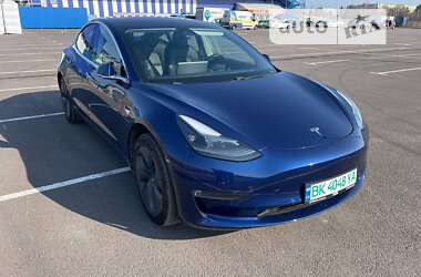 Седан Tesla Model 3 2018 в Ровно