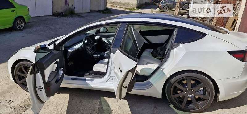 Седан Tesla Model 3 2019 в Николаеве
