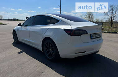 Седан Tesla Model 3 2018 в Золотоноше