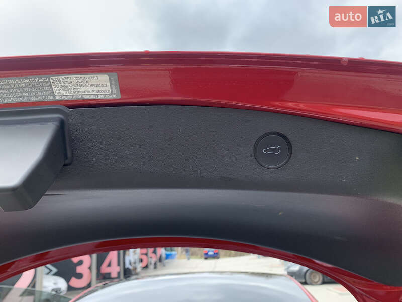 Седан Tesla Model 3 2021 в Львове