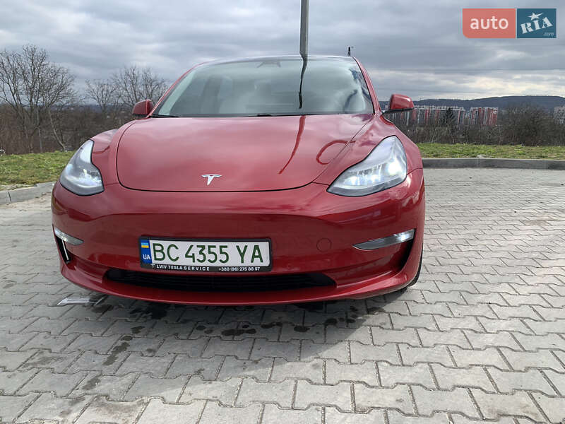 Седан Tesla Model 3 2021 в Львове