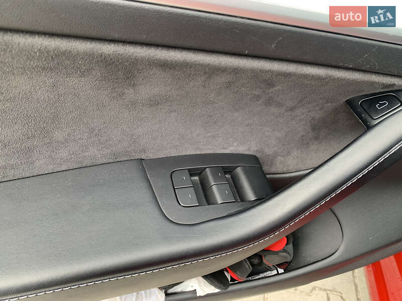 Седан Tesla Model 3 2021 в Львове