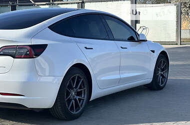 Седан Tesla Model 3 2021 в 
