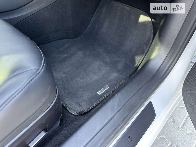 Седан Tesla Model 3 2021 в Снятине