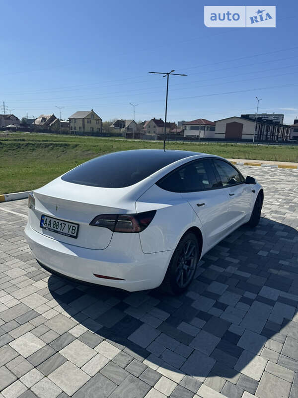 Седан Tesla Model 3 2022 в Киеве