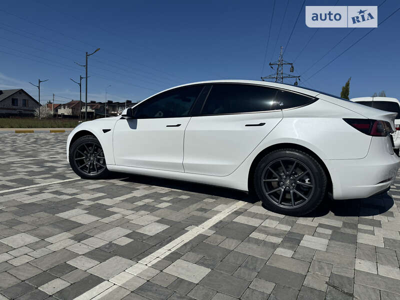 Седан Tesla Model 3 2022 в Киеве