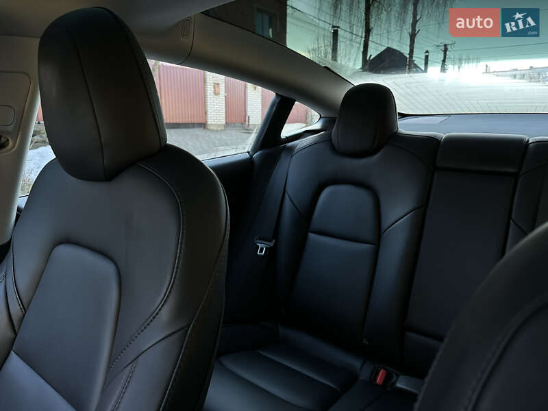 Седан Tesla Model 3 2020 в Киеве