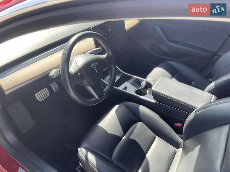 Седан Tesla Model 3 2018 в Львові