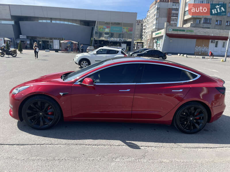 Седан Tesla Model 3 2018 в Львові