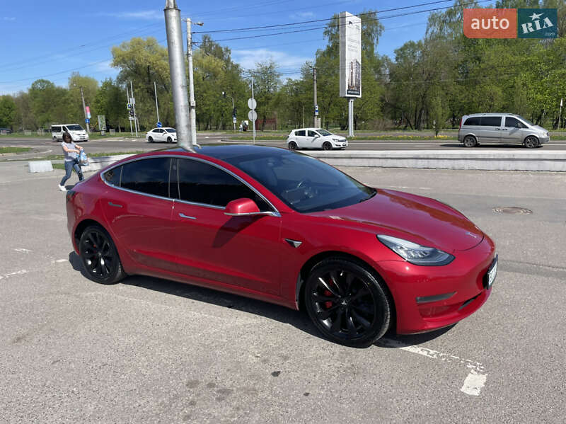 Седан Tesla Model 3 2018 в Львові