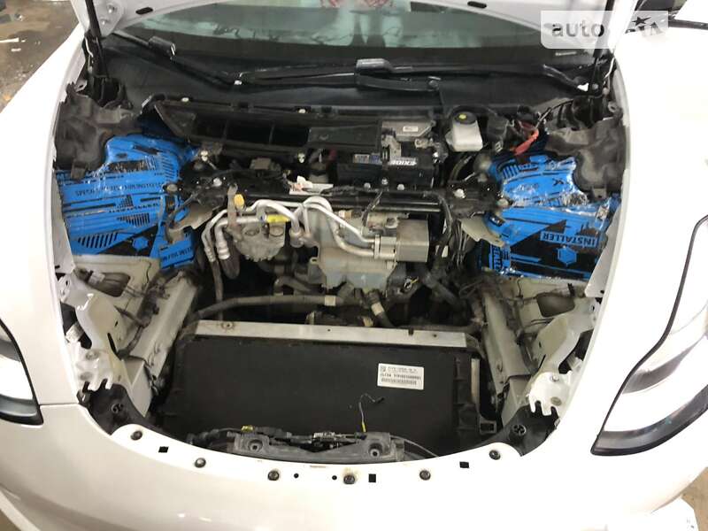 Седан Tesla Model 3 2019 в Николаеве