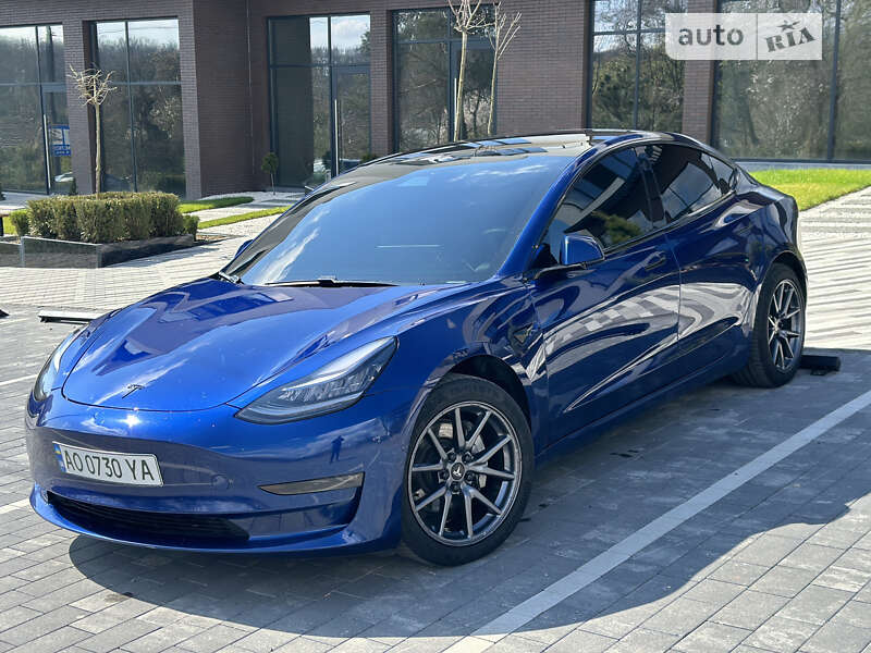 Седан Tesla Model 3 2019 в Ужгороде
