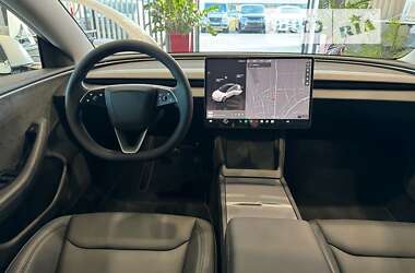 Седан Tesla Model 3 2024 в 