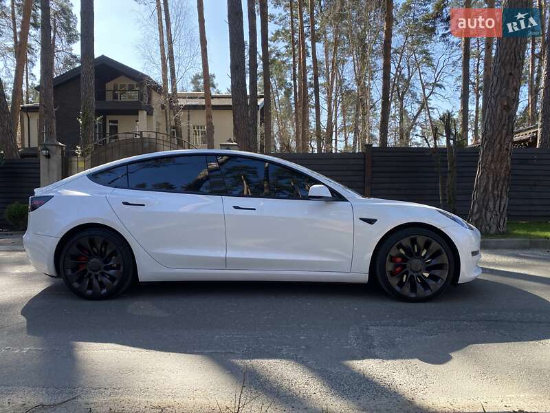 Седан Tesla Model 3 2022 в Киеве