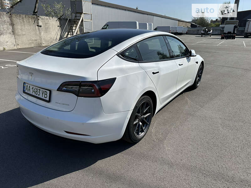 Седан Tesla Model 3 2021 в Вишневом