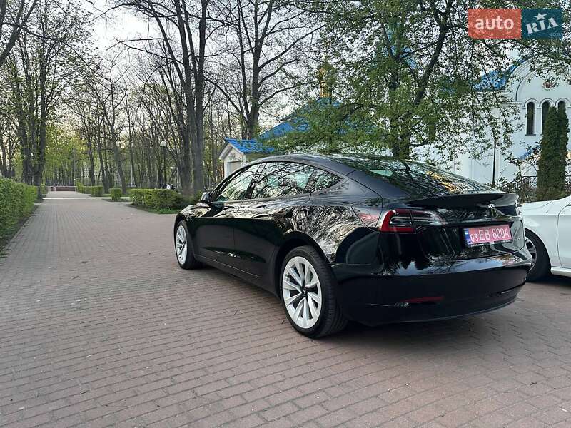 Седан Tesla Model 3 2022 в Києві